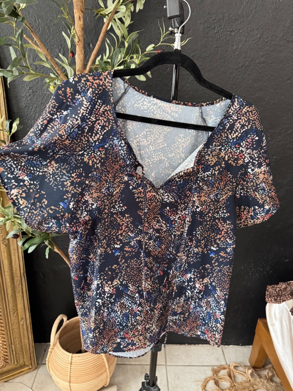 Navy Floral V-Neck Short Sleeve Top - Women